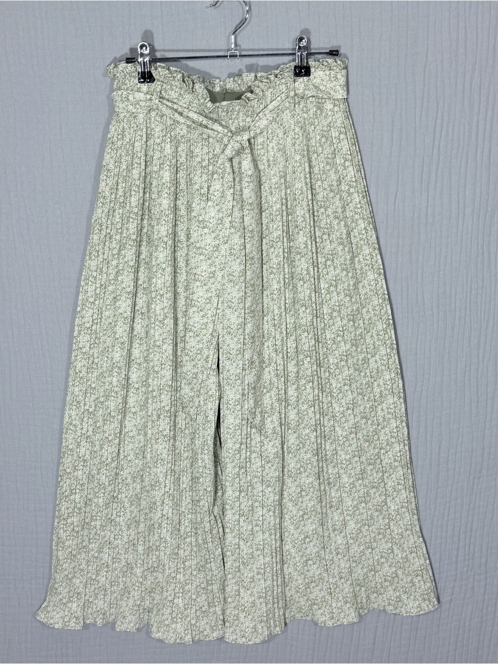 Alice Blue | Sage Floral Pleated Wide Leg Crop Pants | Medium